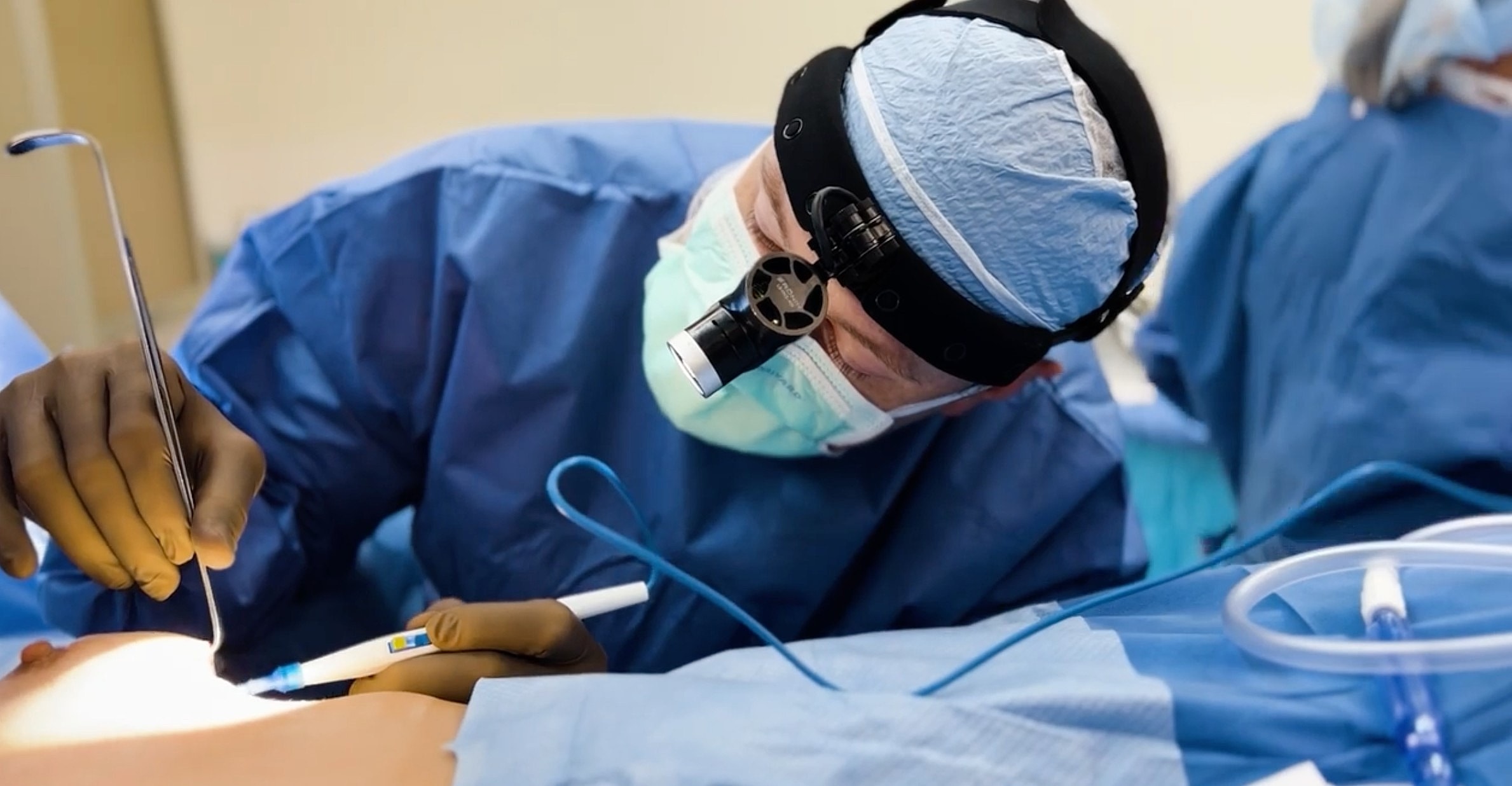 Surgeon performing procedure on medical mannequin training.